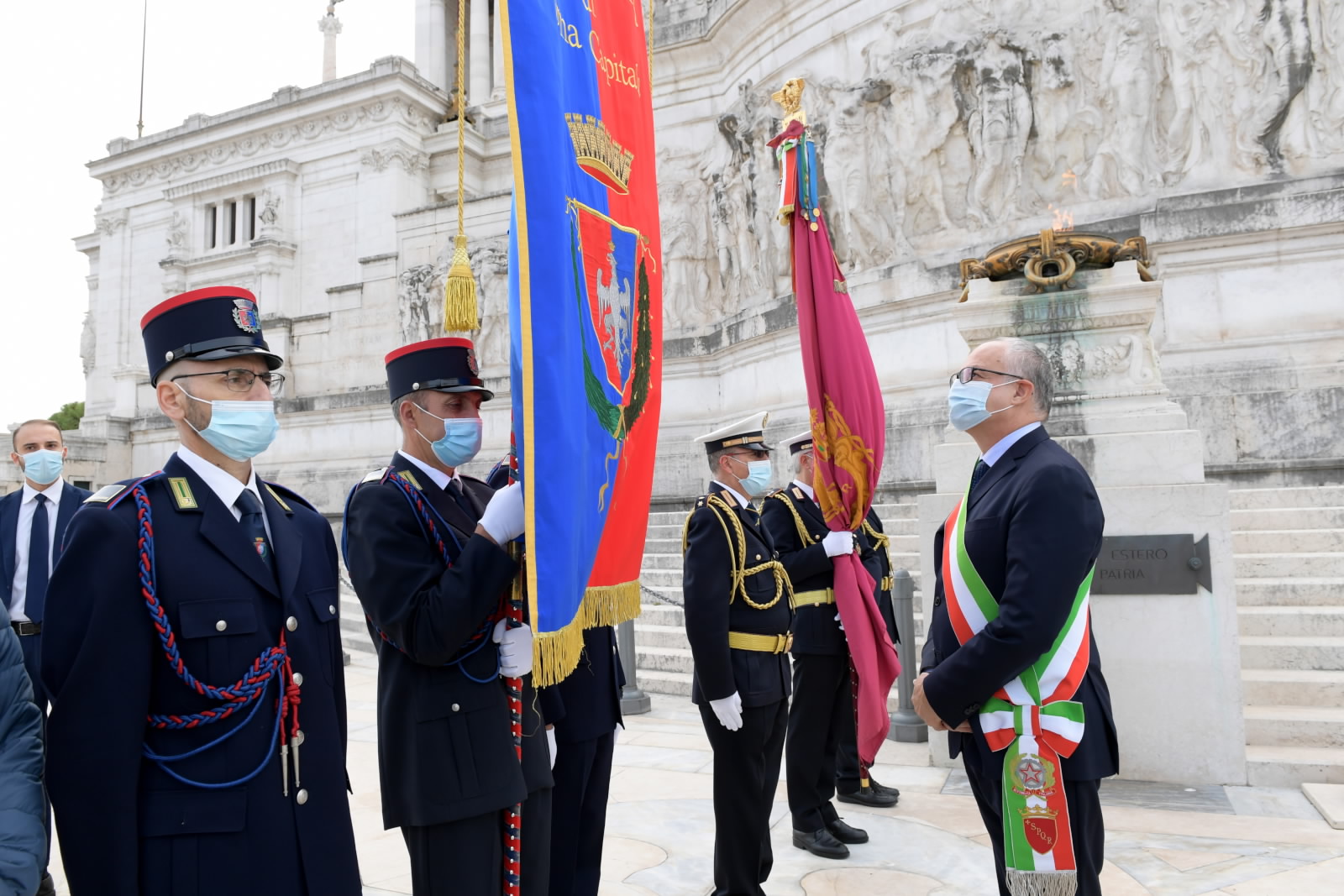 Il neo eletto Sindaco Gualtieri depone quattro corone in quattro luoghi  simbolo della Città di Roma - Città metropolitana di Roma Capitale : Città  metropolitana di Roma Capitale